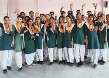 स्नेहा कुमारी ने इंटरमीडिएट व उत्कर्ष शर्मा हाईस्कूल में रहे अव्वल