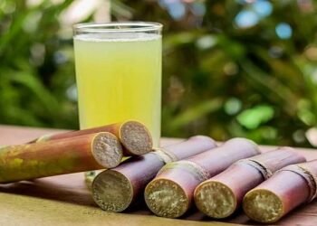 रोज़ाना एक ग्लास गन्ने का जूस करेगा आपका लिवर साफ, इस तरह पीना होगा फायदेमंद