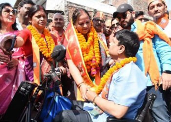 भाजपा महापौर प्रत्याशी ने मनकामेश्वर मंदिर में पूजन अर्चन कर जीत का आशीर्वाद मांगा