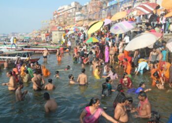 बुद्ध पूर्णिमा: आस्थावानों ने पुण्य सलीला में लगायी डुबकी, गंगा घाटों पर उमड़ी आस्था