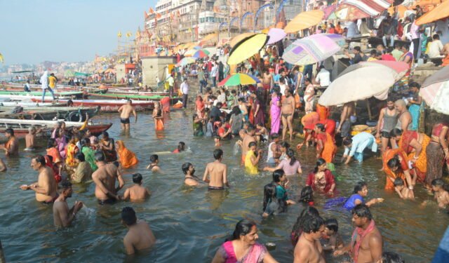 बुद्ध पूर्णिमा: आस्थावानों ने पुण्य सलीला में लगायी डुबकी, गंगा घाटों पर उमड़ी आस्था