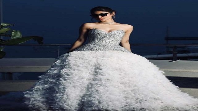 Cannes 2023: रेड कार्पेट पर प्रिंसेस लुक में उतरी मौनी रॉय ने ढ़ाया कहर, लूट ली महफिल 4_1123456789