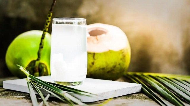 गर्मी में रखना है खुद को कूल तो ट्राई कीजिए नारियल पानी से बनी ये 3 फ्रेश ड्रिंजक्स
