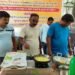 वेतन न मिलने से नाराज ठेकेदारों ने पकौड़े बेचकर किया प्रदर्शन