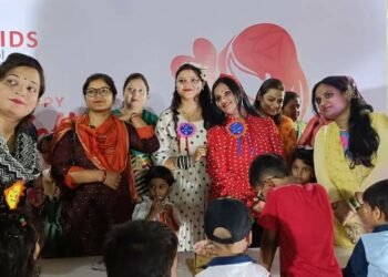 एशियन किड्स एप्री स्कूल ने माताओं को सम्मानित किया