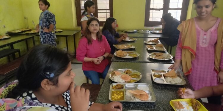 बीबीएफए द्वारा बाल गृह में भोजन वितरण