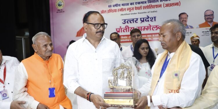 उत्तर प्रदेश सरकार अखबारों को हर संभव मदद मुहैया कराने के लिए प्रतिबद्ध है: बृजेश पाठक