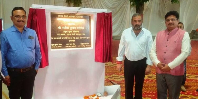 फ्लड लाइट से जगमगाया चारबाग रेलवे स्टेडियम