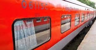 एसी बोगियों में कूलिंग ठप होने से यात्रियों के छूट रहे पसीने