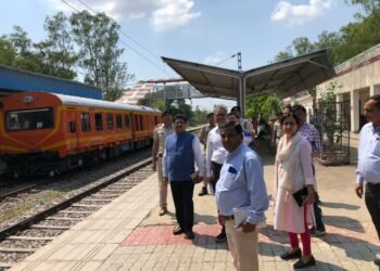 डीआरएम ने किया लखनऊ-रायबरेली-ऊँचाहार-जंघई-प्रतापगढ़ रेलखंड का निरीक्षण
