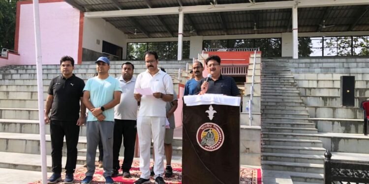 डीआरएम ने अहिंसा एवं सहनशीलता में विश्वास रखने की दिलाई शपथ