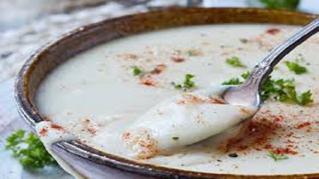 लहसुन का रायता आपकी मनपसंद पूरी-पराठे के साथ खाने में लगता है स्वादिष्ट, इस आसान सी रेसिपी को आज ही ट्राई करें
