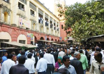कचहरी स्थानांतरण को लेकर नई रणनीति बनाने में जुटे अधिवक्ता