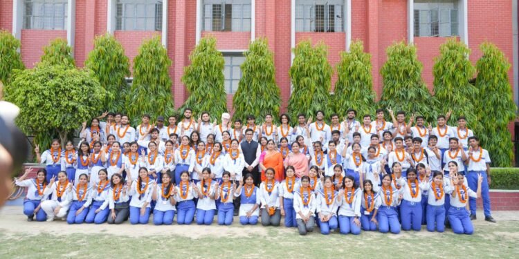 लखनऊ पब्लिक स्कूल्स एण्ड कॉलेजेज के मेधावी चमके