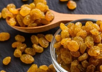 रात को सोने से पहले किशमिश खाने से मिलते है 5 फायदे