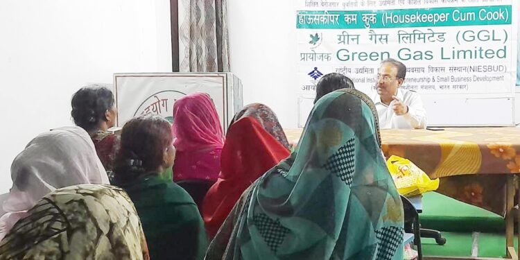 महिलाओं को हाऊस कीपिंग क्षेत्र में आत्मनिर्भर बना रहा निसबड