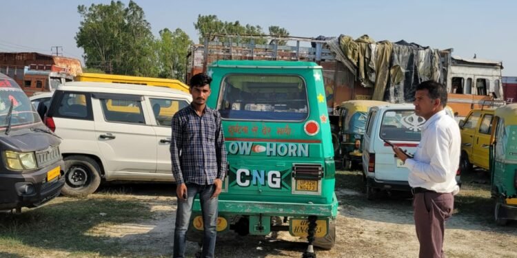 लखनऊ में अवैध आटो टैम्पो एवं टैक्सी संचालन के खिलाफ चला अभियान