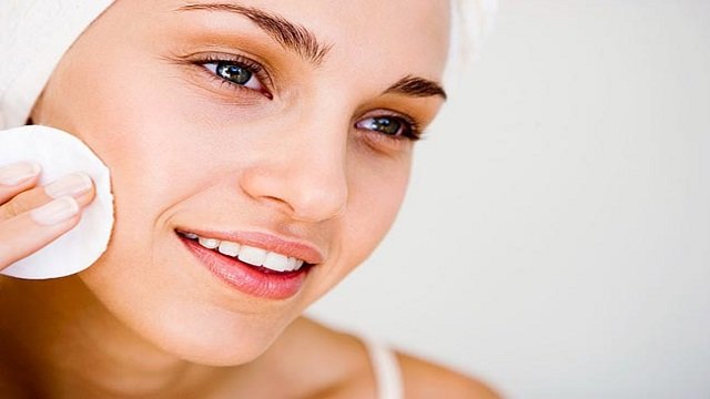 tips-for-oily-skin-face_650_040115014335123