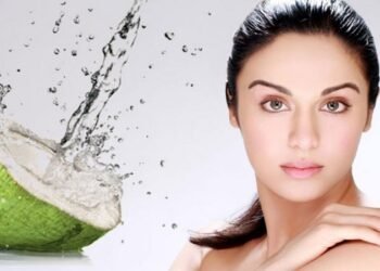 सेहत ही नहीं स्किन के लिए भी फायदेमंद है नारियल पानी, जानें इस्तेमाल के 5 तरीके