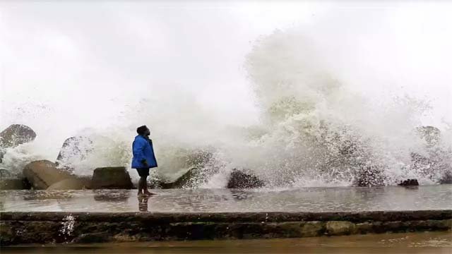 Biparjoy Cyclone: तूफ़ान से पहले गुजरात के कच्छ में भूकंप के झटके, रेड अलर्ट जारी Biparjoy Cyclone