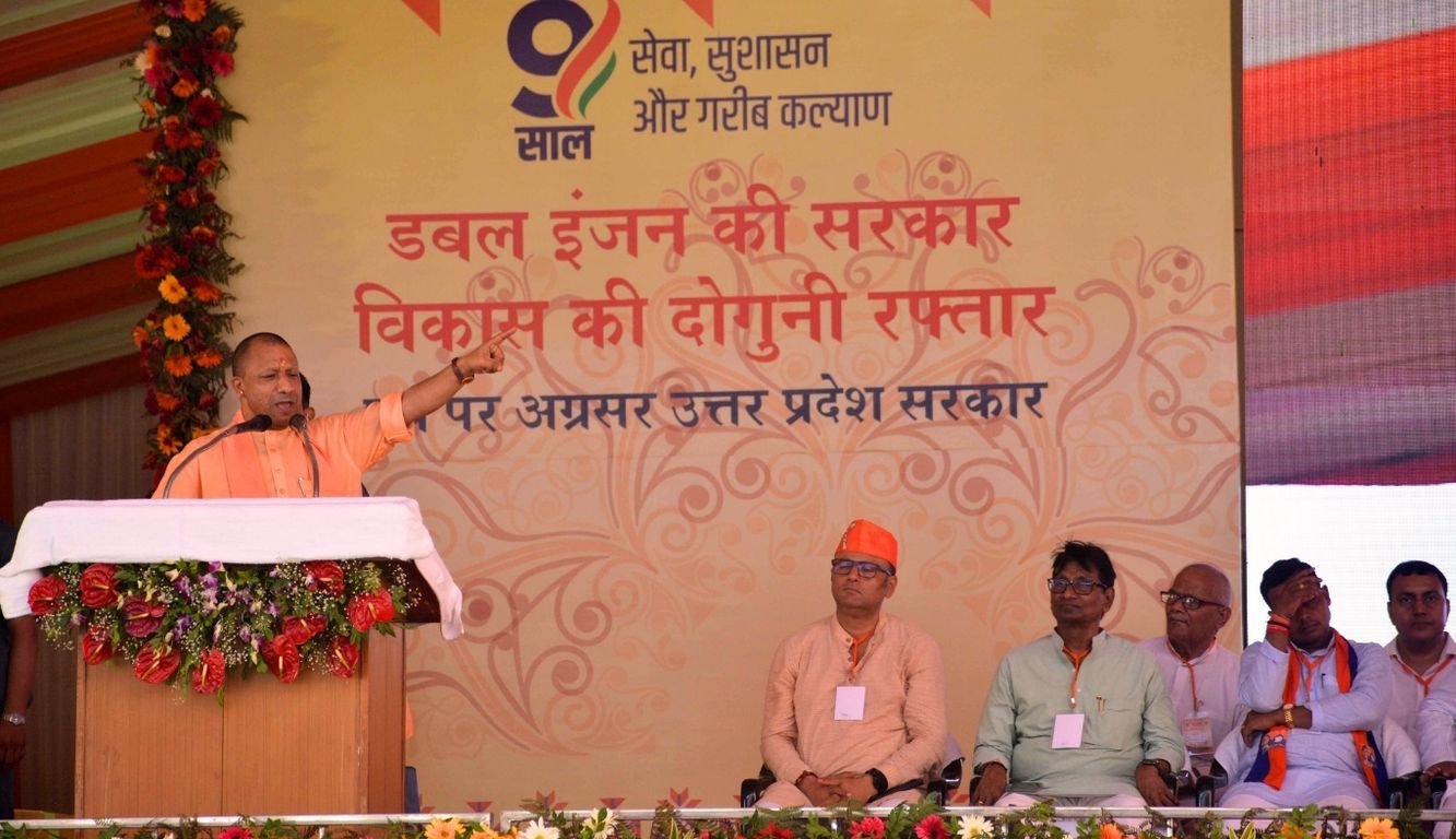 CM Yogi Adityanath : पाकिस्तान में लोग भूखे-नंगे राशन के लिए लड़ रहें, वहीं भारत में 80 करोड़ लोगों को मिलता है फ्री राशन... CM Yogi Adityanath