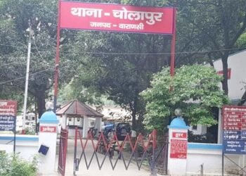 Varanasi: फर्जी IPS बन थानाध्यक्ष को रौब दिखाना पड़ा भारी, पुलिस की सख्ती पर उगले सभी राज, मुकदमा दर्ज