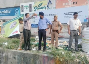 ड्रेनेज व्यवस्था को दुरुस्त रखने को नगर आयुक्त ने किया जोन 8 स्थित किला मोहम्मदी नाले का निरीक्षण