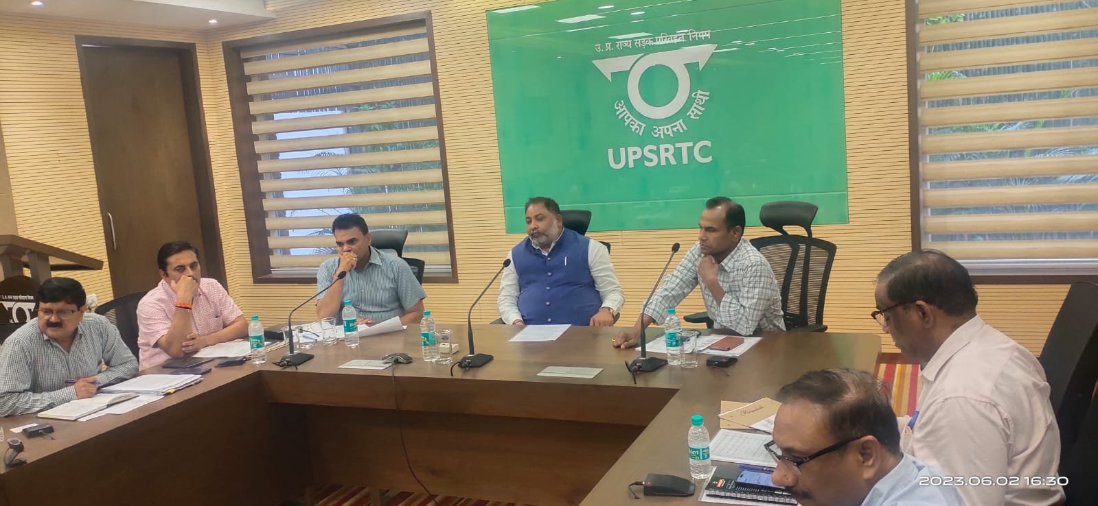 अधिकारी फील्ड में जाकर ओवरलोड वाहनों की कड़ाई से जांच करें: दयाशंकर सिंह dayashakar