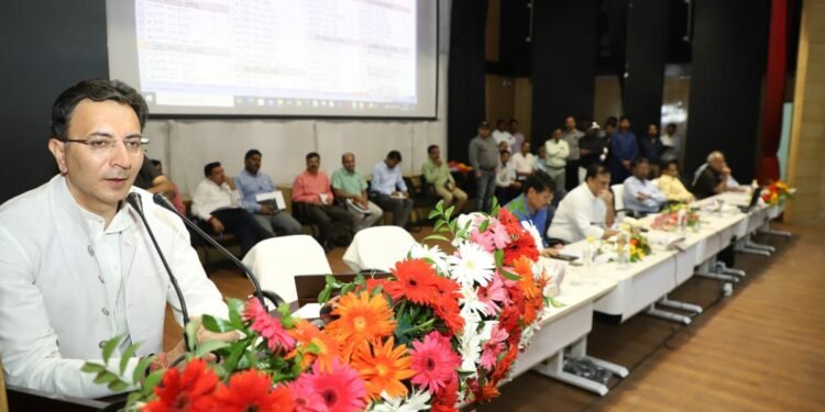 कार्यों के संपादन में गुणवत्ता, पारदर्शिता एवं समय सीमा का विशेष ध्यान रखें: जितिन प्रसाद