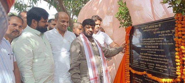 मंत्री कौशल किशोर ने मलिहाबाद नगर पंचायत में रोड, नालियों व अन्य कार्यों का किया लोकार्पण