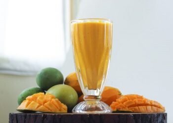 गर्मियों में बनाएं आम का ठंडा-ठंडा आम का शेक   