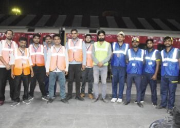 पुष्पक, कुशीनगर व राप्ती-सागर एक्सप्रेस ट्रेनों में तैनात हुए स्वच्छता प्रहरी