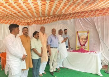 नम आँखों से याद किए गए रामेश्वर पांडेय काका
