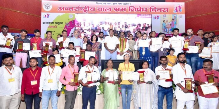 बाल श्रम उन्मूलन व पुनर्वासन कार्यों में ट्रेड यूनियन, नियोक्ता संगठनों, समाजसेवी संगठनों व शैक्षणिक संस्थानों की महत्वपूर्ण भूमिका
