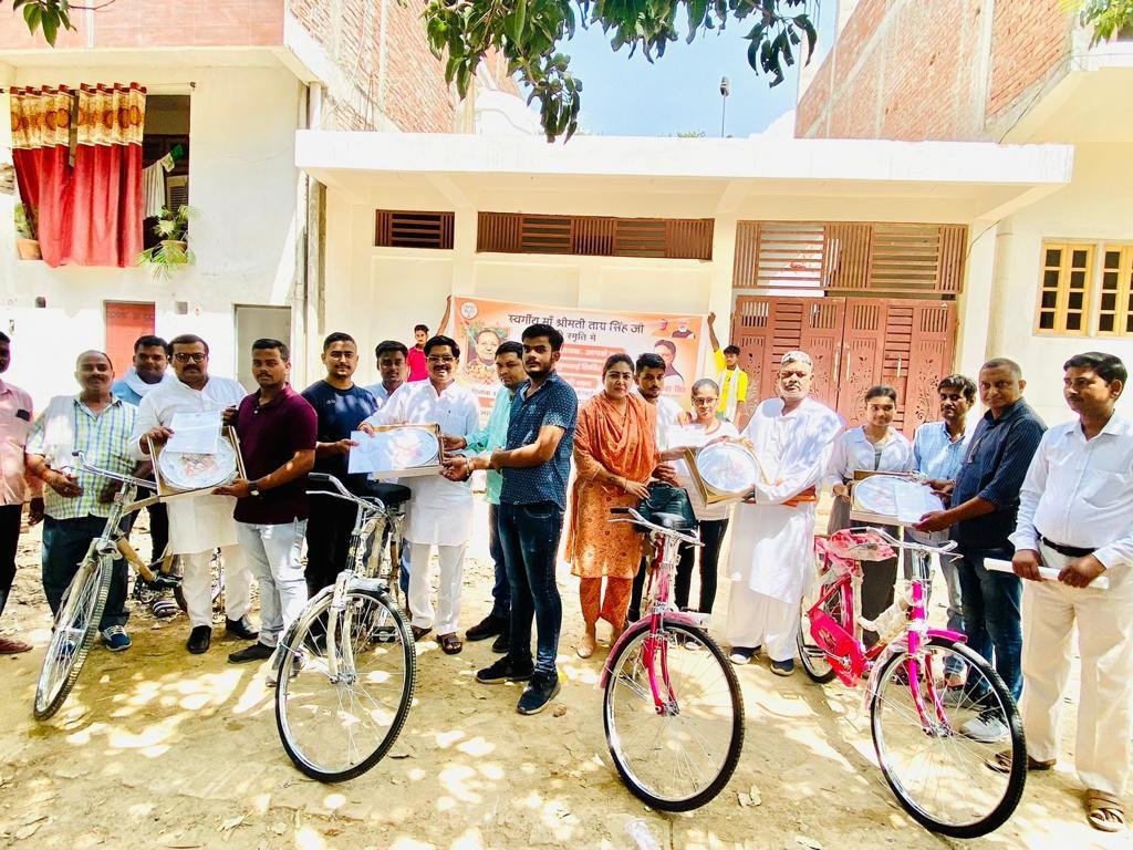 लखनऊ के सरोजनीनगर में आपका विधायक आपके द्वार कार्यक्रम के तहत जनसुनवाई व निशुल्क स्वास्थ्य परीक्षण vidhayak