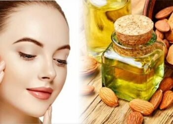 रात में सोने से पहले चेहरे पर लगाएं बादाम का तेल, मिलेंगे ये 5 अद्भुत फायदे