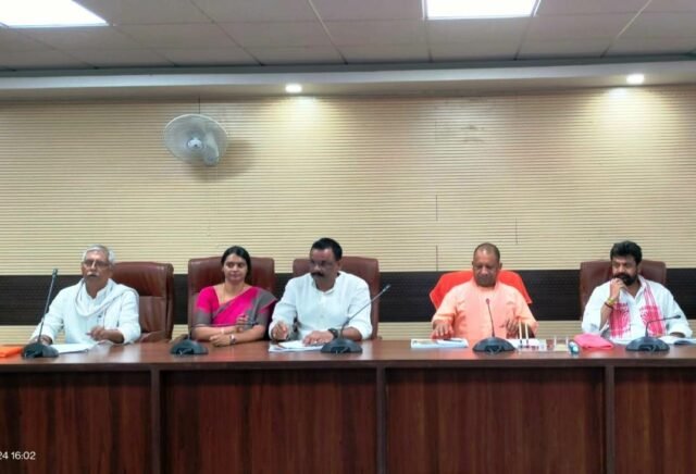 CM Yogi in Kashi