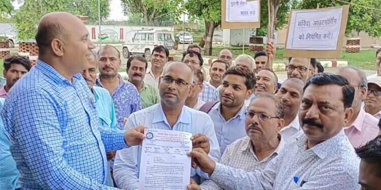 लखनऊ नोवा कालेज ऑफ फामेर्सी एवं नोवा इन्स्टीट्यूट ऑफ नर्सिंग एण्ड पैरामेडिकल सांइसेज में हुआ टैबलेट वितरण कार्यक्रम