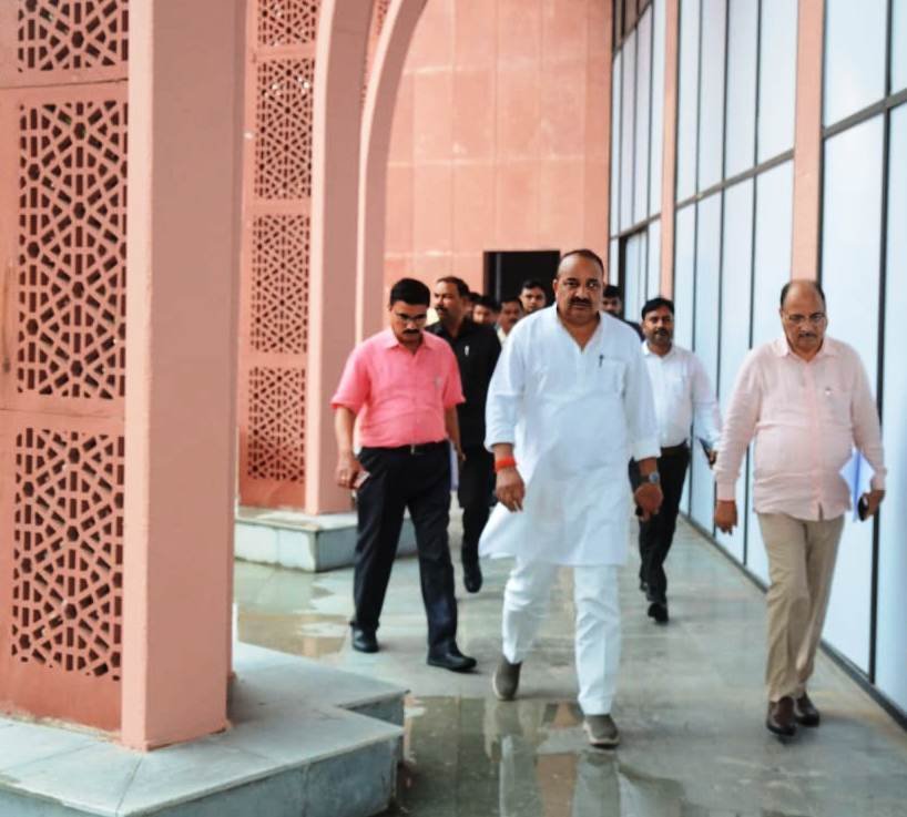 उद्यान मंत्री दिनेश प्रताप सिंह ने आयोजित होने वाले तीन दिवसीय आम महोत्सव का किया स्थलीय निरीक्षण IMG-20230711-WA0041 (1)