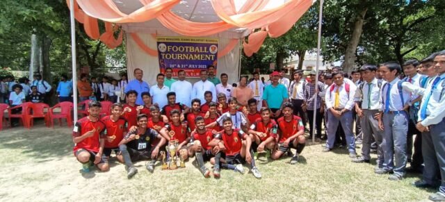 Football Tournament: सेण्ट जॉन्स स्कूल के फुटबॉल प्रतियोगिता में BLW ने मारी बाजी, सेमिनार में CPR के बारे में भी दी गई जानकारी Football Tournament