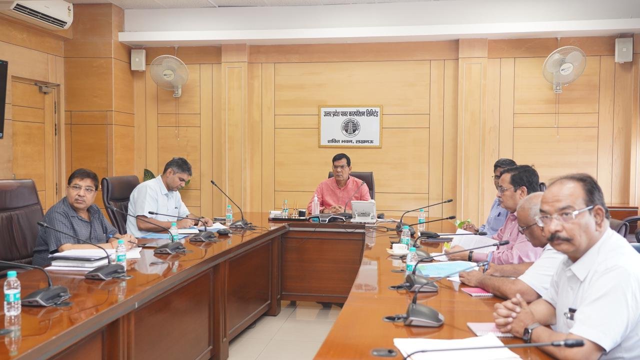 सावन के धार्मिक आयोजन एवं कांवड़ यात्रा को देखते हुये विद्युत कार्मिक बरते पूरी सजगता: एके शर्मा a