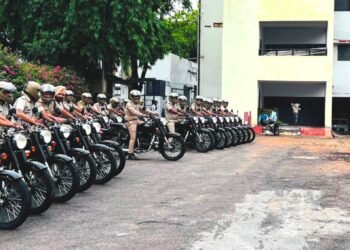 लखनऊ में डीआरएम ने आरपीएफ को 33 बुलेट मोटरसाइकिल सुपुर्द कर किया फ्लैग-ऑफ