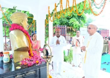 लखनऊ के सरोजनीनगर में समाजवादी नेता रहे हीरालाल यादव की 28वीं पुण्यतिथि पर श्रद्धांजलि समारोह आयोजित