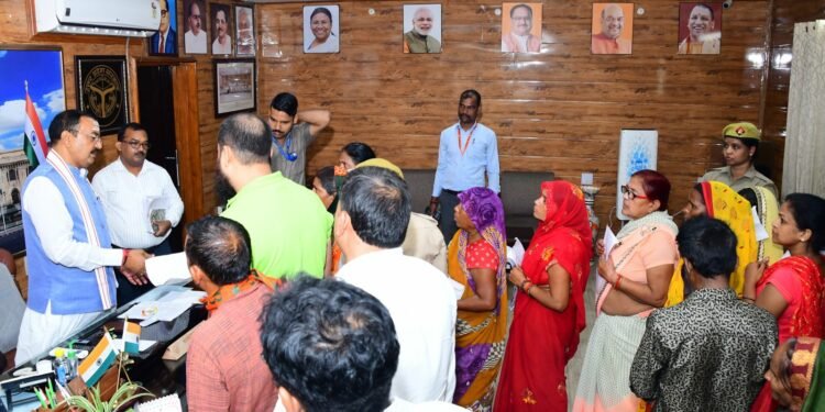 लखनऊ में जनता दर्शन में प्राप्त प्रकरणों का निस्तारण निर्धारित समयावधि में किया जाय: उप मुख्यमंत्री केशव प्रसाद मौर्य