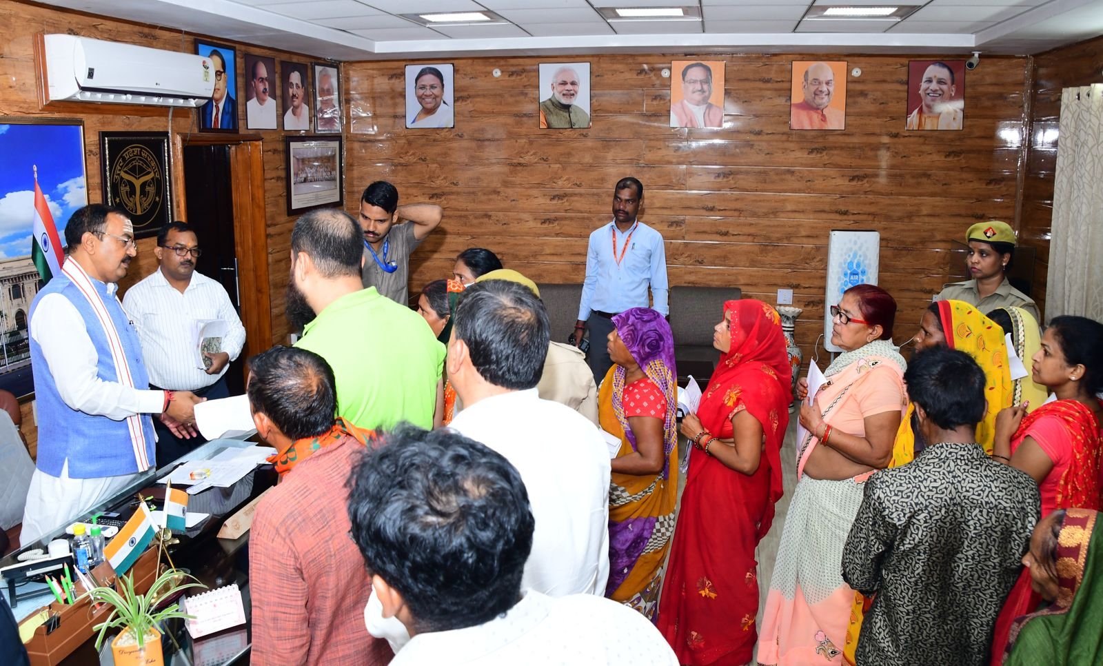 लखनऊ में जनता दर्शन में प्राप्त प्रकरणों का निस्तारण निर्धारित समयावधि में किया जाय: उप मुख्यमंत्री केशव प्रसाद मौर्य ja