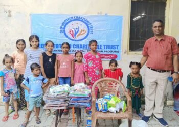 लखनऊ में शिक्षित बेटी सक्षम समाज अभियान में दीप ट्रस्ट ने बांटी शैक्षिक सामग्री