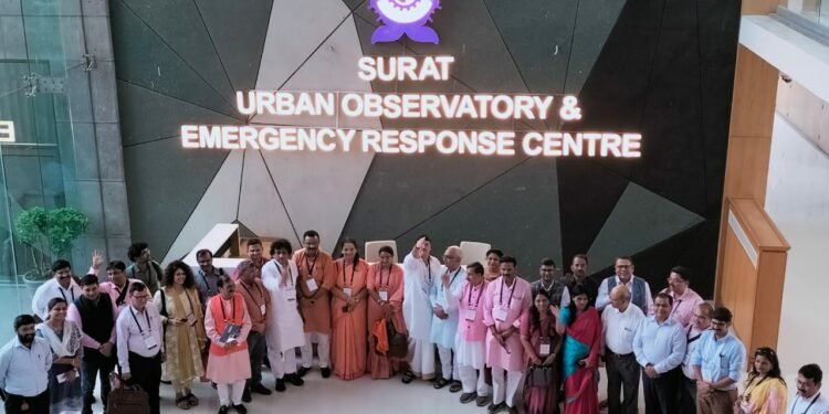 सूरत गुजरात में हुए वृहद आयोजन का हिस्सा बनी लखनऊ महापौर, अब यूपी में नई तकनीकी के माध्यम से सुलभ होंगे नगर निगम के दैनिक कार्य