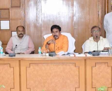 श्रमिकों को पंजीकरण कराने के लिए जागरूक किया जाए: मंत्री अनिल राजभर