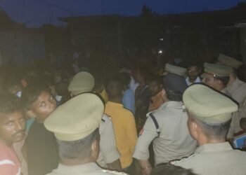 Kashi News: अमरुद तोड़ने के विवाद में घायल युवक की मौत, परिजनों ने काटा बवाल, पुलिस ने सूझबूझ से मामला कराया शांत