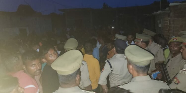 Kashi News: अमरुद तोड़ने के विवाद में घायल युवक की मौत, परिजनों ने काटा बवाल, पुलिस ने सूझबूझ से मामला कराया शांत